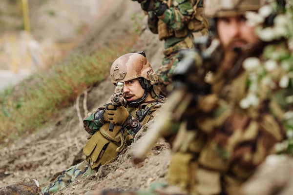 Vojáci americké armády během vojenské operace — Stock fotografie