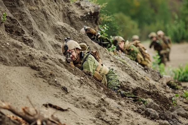 Soldados do exército canadense durante a operação militar — Fotografia de Stock