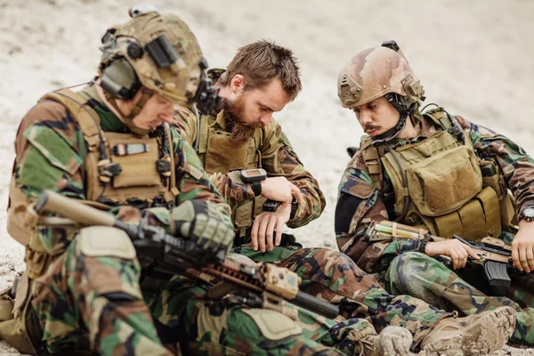 Soldados del Ejército de EE.UU. durante la operación militar — Foto de Stock