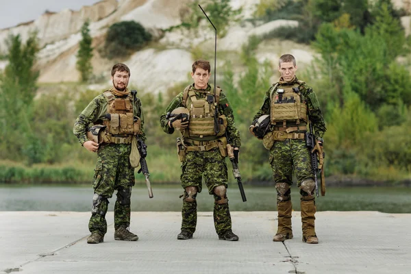 Canadian Army soldiers during the military operation — Stock Photo, Image