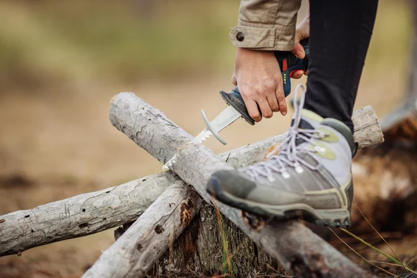 Woman cutting a wood with a hand electric saw — Stock Photo, Image