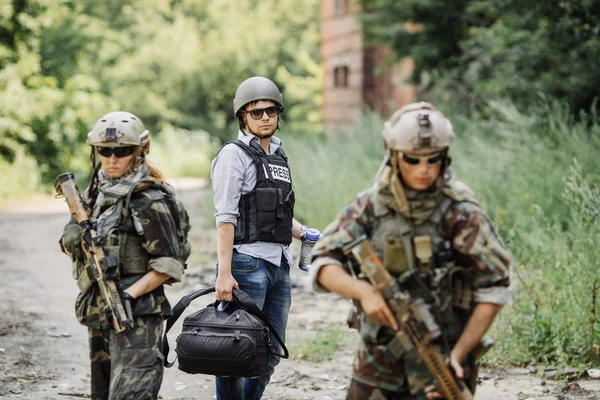 Radeloze soldaat tijdens de militaire operatie — Stockfoto