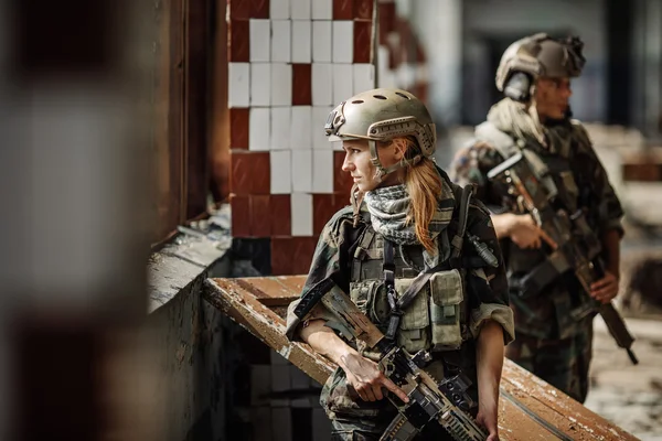 ทหารหญิงของหน่วยลาดตระเวน — ภาพถ่ายสต็อก