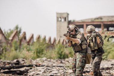 Özel askeri yüklenici tahrip şehirde devriye