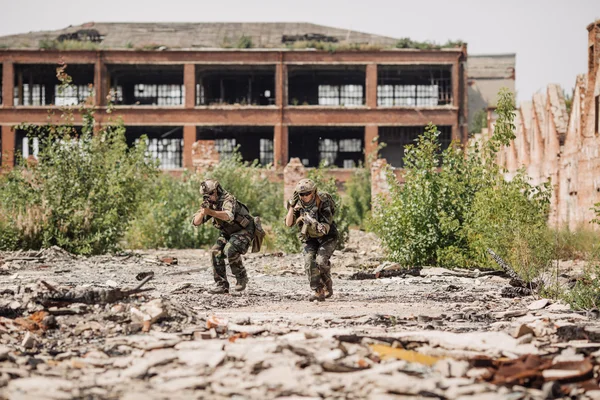 Private Military Contractor on patrol in destroyed city — Stock Photo, Image