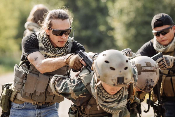 Terroristas capturaram soldados militares reféns — Fotografia de Stock