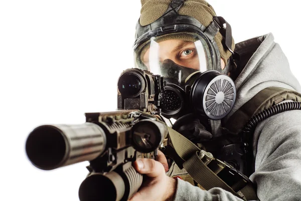 Portrait of rebel with gas mask aiming with rifle — Stock Photo, Image