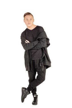 Mutlu bir erkek moda tam uzunlukta portresi adam duvara ben