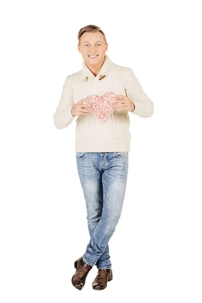 Ung mann som holder et rødt hjerte på hånden isolert på en hvit ba – stockfoto
