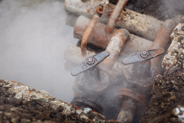 Ремонт старых ржавых труб системы отопления
 