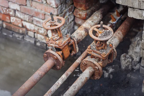 Repair broken old rusty pipes of the heating system — Stock Photo, Image