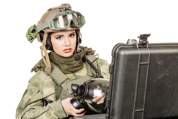 Woman Ranger Selects Gear Battle — Stock Photo, Image