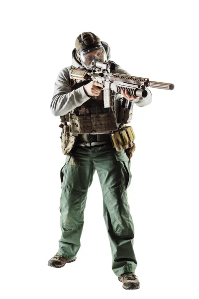 Rebel man with gas mask and rifles against a white background — Stock Photo, Image