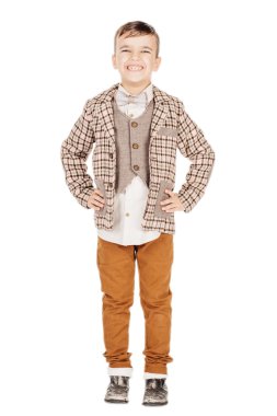 Portre sevimli genç mutlu çocuk üzerinde izole kamera bakıyor 