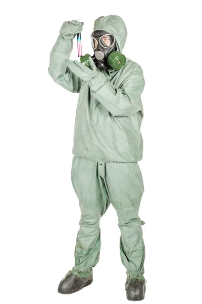 男性保護マスクと防護服を調べて水サンプル — ストック写真