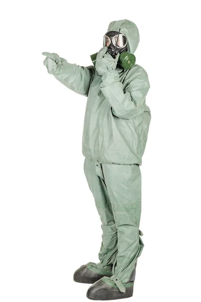 Άνθρωπος με προστατευτική μάσκα και προστατευτικά ρούχα κατέχει ένα ραδιοφωνικό σταθμό — Φωτογραφία Αρχείου
