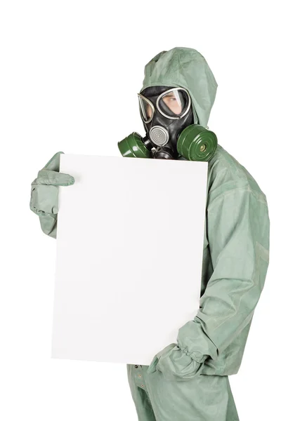 Mann mit Schutzmaske und Schutzkleidung präsentiert Kopierraum auf ihrer Handfläche — Stockfoto
