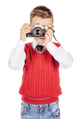 beyaz izole bir film kamera tutarak mutlu çocuk fotoğrafçı