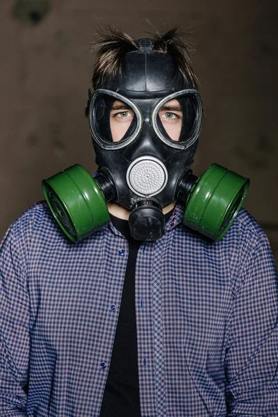 Man with protective gas mask looking at the camera — Stock Photo, Image