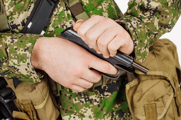 Soldier holding a russian 9mm handgun PM (Makarov). — Stock Photo, Image