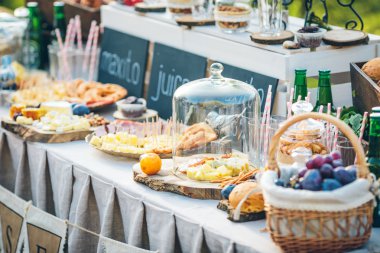 aperatifler ve düğün çikolata üzerinde davranır