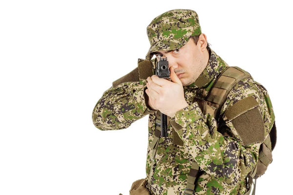 Retrato Privado Contratante Militar apontando handgyn. retrato é — Fotografia de Stock