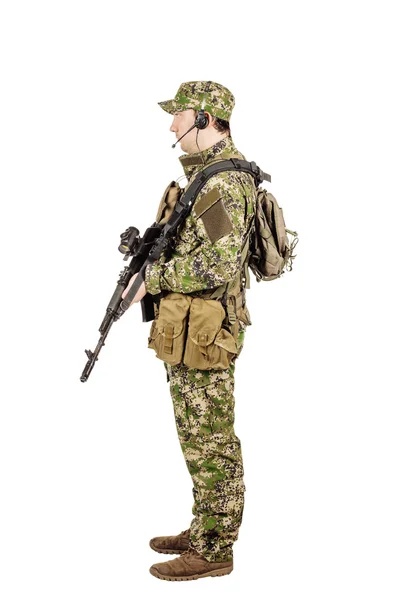 Militar, profesión, pueblo y concepto de guerra - soldado masculino en c — Foto de Stock