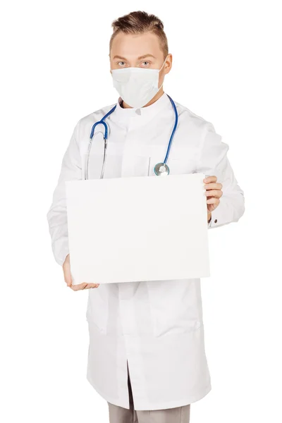 Medical doctor in white coat with stethoscope and mask holding b — Stock fotografie