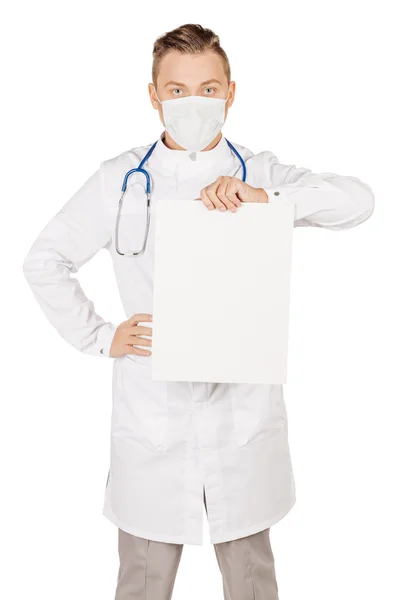 Medical doctor in white coat with stethoscope and mask holding b — Stock fotografie