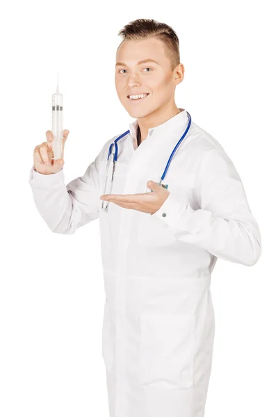 Young male doctor in white coat and stethoscope holding syringe. — Stock fotografie