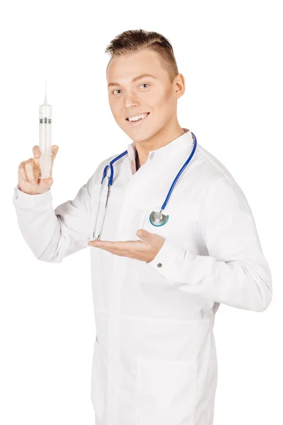 Young male doctor in white coat and stethoscope holding syringe. — Stock fotografie