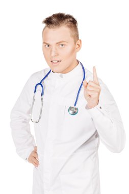 Beyaz önlük ve stetoskop karışıklık genç erkek doktor. PEO