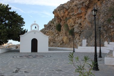 Kiliseye giriş.