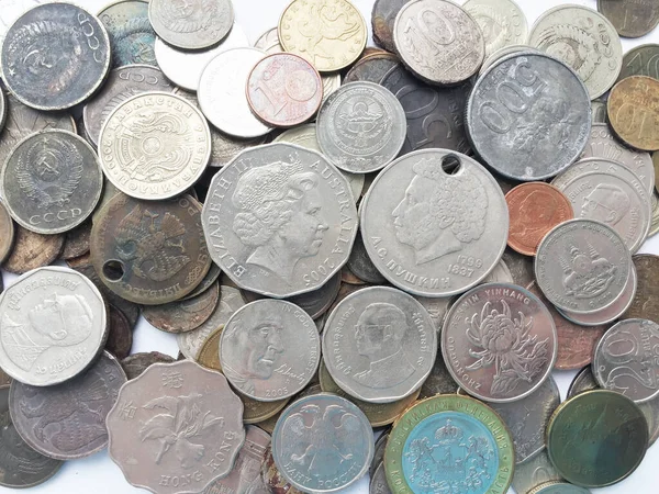 Παλαιά χρήματα, νομίσματα των διαφόρων χωρών του κόσμου, παγκόσμια χρήματα, χρυσά και ασημένια νομίσματα, νόμισμα, τα χρήματα — Φωτογραφία Αρχείου