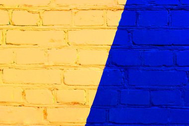Soyut sarı tuğla duvar dokusu eski tuğla bir duvarda boya renkleriyle tasvir ediliyor. 
