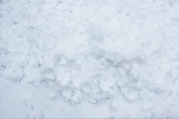 Čerstvé sněhové pozadí. vysoký úhel pohledu na sněhové textury Přirozené zimní pozadí se závějemi sněhu a padajícím sněhem. Zimní sníh. Snow texture Horní pohled na sníh. Textura pro design. Sněhobílá textura — Stock fotografie