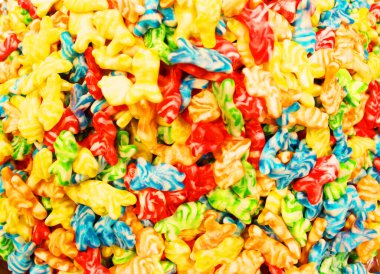 Arkaplan olarak renkli doku kullanılıyor. Bir sürü tatlı. Arkaplan 3D çizimi. Portakal ve siyah pudra şekerli çoklu jöle şekeri. Şekerleme duvar kağıdı konsepti. Boşluğu kopyala