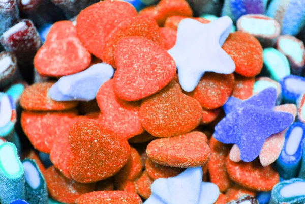 Candy heart for Valentines day. Candy A lot of sweets. Colorful texture using a background. Background rendering. Bright multiple jelly candies in powdered sugar. Confectionery wallpaper concept — Stock Photo, Image