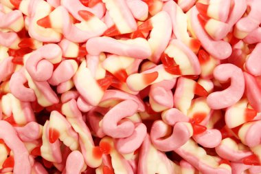 Bir sürü şeker. Bir sürü şeker. Arkaplan kullanan renkli bir doku. Arkaplan çizimi. Pudra şekerli parlak çoklu jöle şekeri. Şekerleme duvar kağıdı konsepti. Uzayı kopyala Sığ odaklanma. Yakın plan.