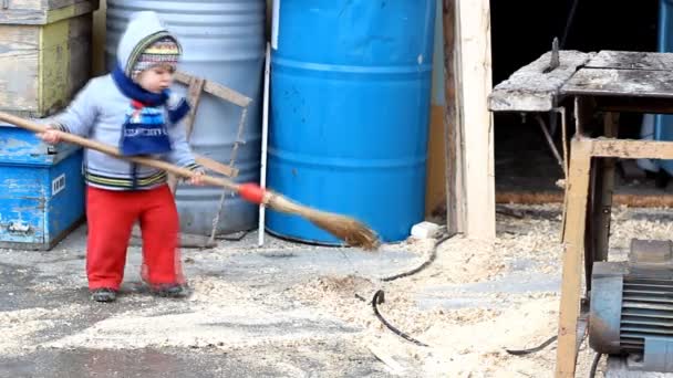 Child with broom — Stock Video