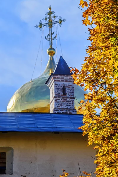 Осень в монастыре . — стоковое фото