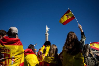 İspanya milliyetçi sembolleriyle aşırı sağ parti VOX tarafından Madrid 'de düzenlenen gösteri