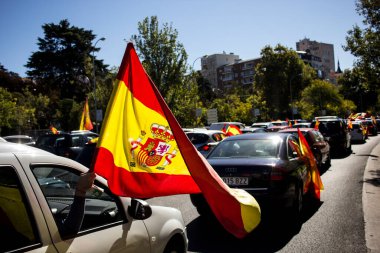 İspanya milliyetçi sembolleriyle aşırı sağ parti VOX tarafından Madrid 'de düzenlenen gösteri