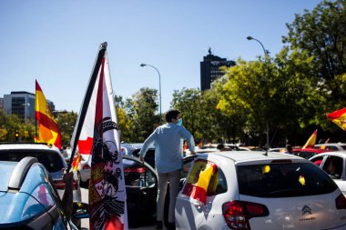 İspanya milliyetçi sembolleriyle aşırı sağ parti VOX tarafından Madrid 'de düzenlenen gösteri