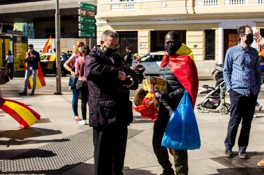 İspanya milliyetçi sembolleriyle aşırı sağ parti VOX tarafından Madrid 'de düzenlenen gösteri