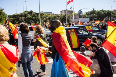 İspanya milliyetçi sembolleriyle aşırı sağ parti VOX tarafından Madrid 'de düzenlenen gösteri