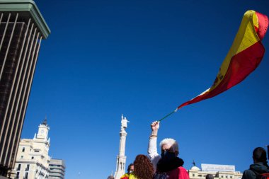 İspanya milliyetçi sembolleriyle aşırı sağ parti VOX tarafından Madrid 'de düzenlenen gösteri