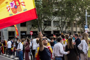 İspanya milliyetçi sembolleriyle aşırı sağ parti VOX tarafından Madrid 'de düzenlenen gösteri