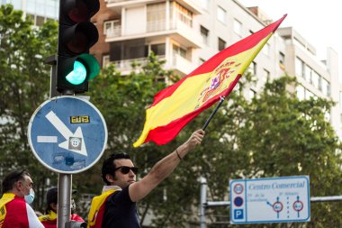 İspanya milliyetçi sembolleriyle aşırı sağ parti VOX tarafından Madrid 'de düzenlenen gösteri