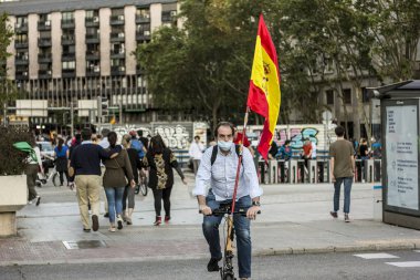 İspanya milliyetçi sembolleriyle aşırı sağ parti VOX tarafından Madrid 'de düzenlenen gösteri